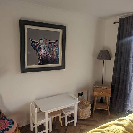 Cottage/Boutique Style - Free Parking & Wi-Fi Кінгстон-апон-Галл Екстер'єр фото