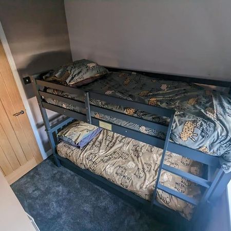 Cottage/Boutique Style - Free Parking & Wi-Fi Кінгстон-апон-Галл Екстер'єр фото