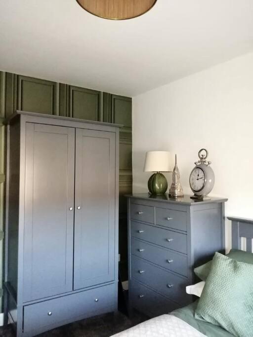 Cottage/Boutique Style - Free Parking & Wi-Fi Кінгстон-апон-Галл Екстер'єр фото