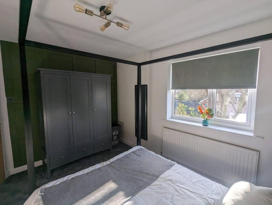 Cottage/Boutique Style - Free Parking & Wi-Fi Кінгстон-апон-Галл Екстер'єр фото